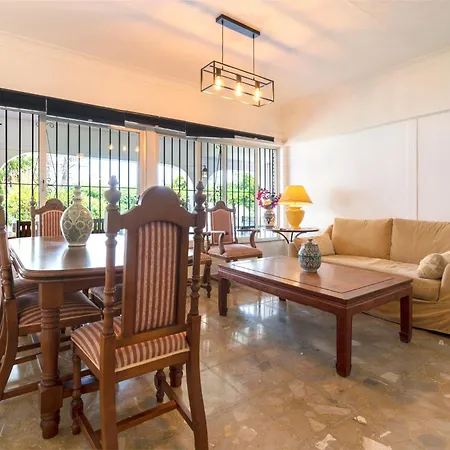 Villa Family With Garden Next To The El Faro